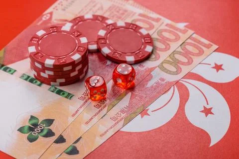Dices and chips on a table, a gambling game of poker. Dices and chips Foto stock