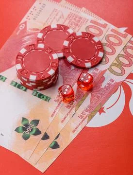 Dices and chips on a table, a gambling game of poker. Dices and chips Foto stock