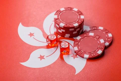 Dices and chips on a table, a gambling game of poker. Dices and chips Foto stock