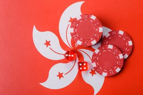 Dices and chips on a table, a gambling game of poker. Dices and chips Foto stock