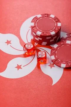Dices and chips on a table, a gambling game of poker. Dices and chips Foto stock