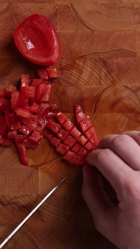 Dicing Fresh Tomato Close Up Vertical Top View Vídeos de archivo 336570961