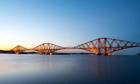 Die berühmte Forth Rail Bridge in Schottland nach Sonnenuntergang Die berü. Stock Photos