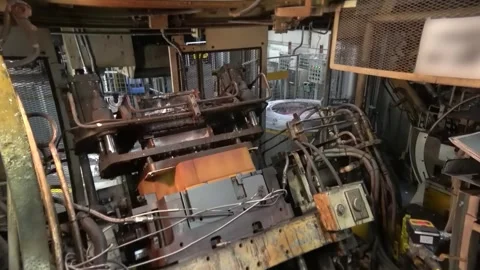 Die casting machine opens mold Stock-Footage 348171179