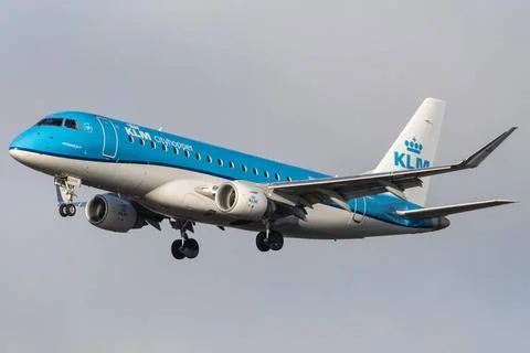 Die Embraer E175STD (E75L) der Fluglinie KLM (KL / KLM), Betreiber KLM Cit... Stock Photos