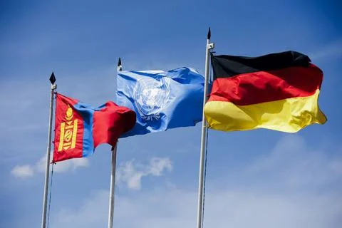  Die Flaggen von Deutschland, den Vereinten Nationen (UN - United Nations)... Stock Photos