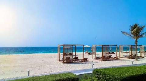 Die grüne Oase des Hotels. Willkommen im Paradies in Dubai. The green oasi.. Stock Photos