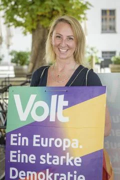 Die Partei Volt startet am Sonntag (15.08.2021) auf dem Gustav Regler Plat... Fotos de archivo