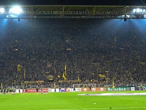  Die Suedtribuene im Signal Iduna Park ist gut gefuellt. Borussia Dortmund... Stock Photos