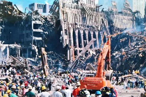  Die Terroranschlaege am 11. September 2001 (englisch 9-11, 911) liegen in... Stock Photos