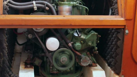 Diesel engine in sailing yacht starts and runs Vídeos de archivo 34729853