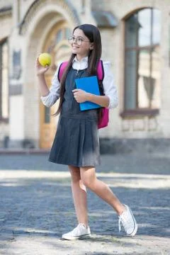 Diet makes difference to learning. Happy child hold apple and book. School break Foto stock