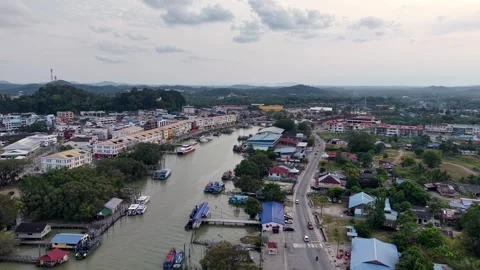 Different aerial angle reveals the river's winding path Vídeo Stock 332739405
