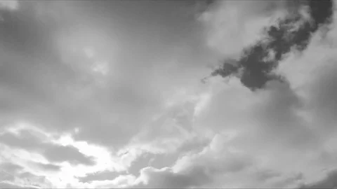 Different Clouds and sun Black And White Timelapse Vidéo 82053114