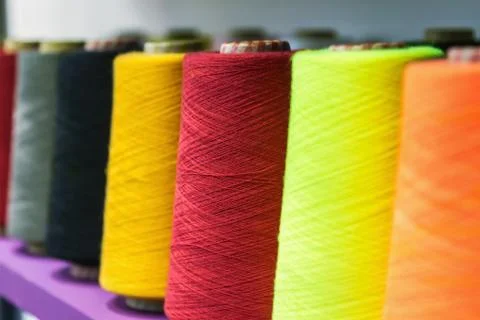 Different color spools of thread for the textile industry Foto stock