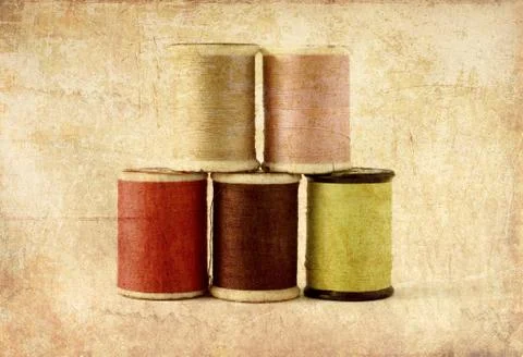 Different colors of thread spools, photo in old image style Foto stock