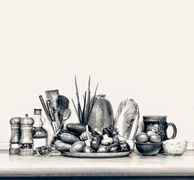 Different foods on the kitchen table. Foto stock