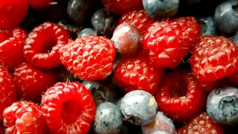 Different fresh berries as background. raspberry and blueberry Foto stock