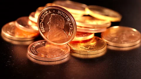 Different gold coins lie unsorted next to each other Stock Footage 168277608