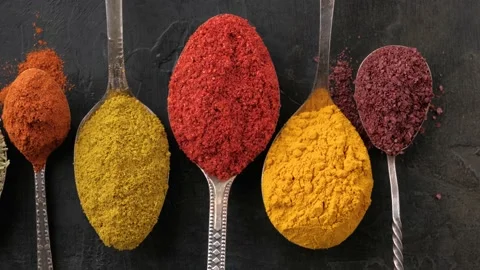 Different Indian spices in spoons 스톡 동영상 131673100