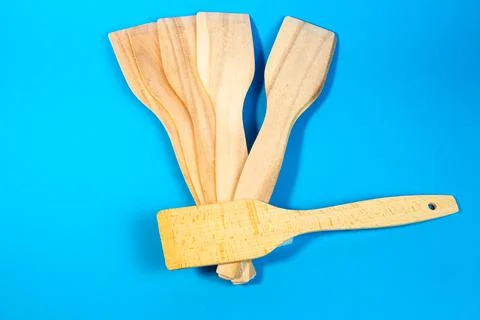 Different kitchen utensils. Kitchen utensils in cup on table against wall. A  스톡 사진