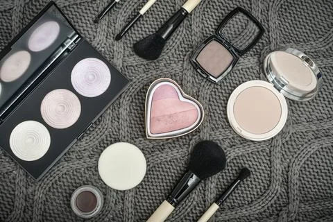 Different makeup brushes and cosmetics 스톡 사진