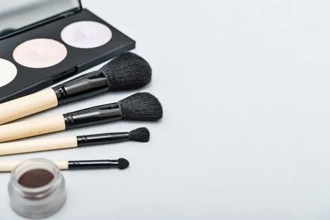 Different makeup brushes and cosmetics Foto stock
