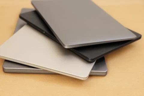 Different modern laptops on brown background, closeup Foto stock