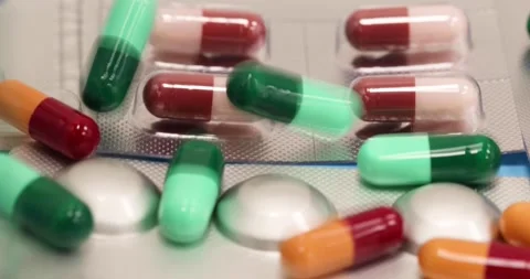 Different pills falling on black background. Drugs, pills, antibiotics, vit.. 스톡 동영상 305984755