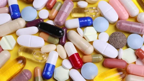 Different pills on a yellow background Stockbeeldmateriaal 170620615