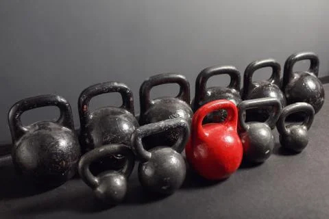 Different sizes of kettlebells Foto stock