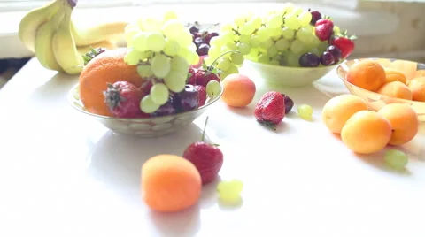 Different Summer fruits on a table Vídeo Stock 40660991