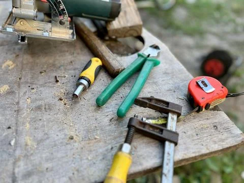 Different tools on a wooden background. Foto stock