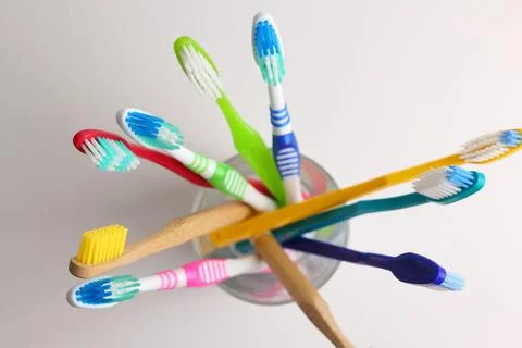 Different toothbrushes on a colored background. Dental care, oral health. Foto stock
