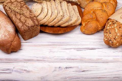 Different types of bread isolated on white background. Empty space. 스톡 사진