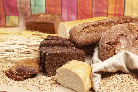 Different types of bread with wheat ears Foto stock