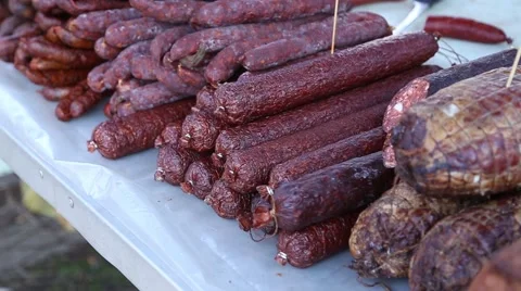 Different types of dry sausages on stand Vídeo Stock 48097239