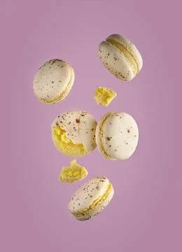 Different types of macaroons in motion falling on pink background. Foto stock