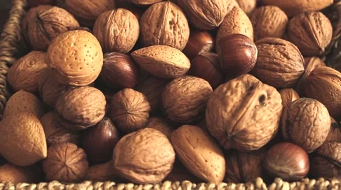 Different types of nuts: walnut hazelnut cashew peanuts brazil nuts pine Vídeos de archivo 64745643