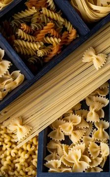 Different types of pasta in boxes, like a beautiful pasta wallpaper Foto stock