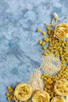 Different types of pasta from durum wheat. Assorted types of paste on a te... 스톡 사진