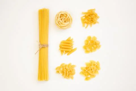 Different types of pasta on a white background, top view. Italian cuisine Stock-Fotos