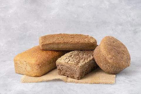 Different types of sourdough bread on light grey background 库存照片