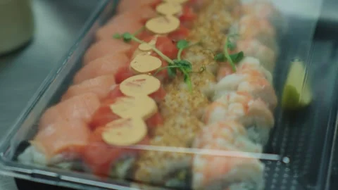 Different types of sushi beautifully arranged in plastic packaging. Vídeos de archivo 331865080