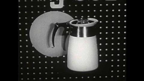 Different variations of a percolator are tested to see which women prefer in the 库存影片 101614343