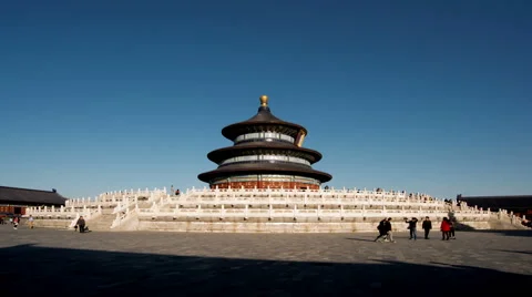 Different view of the Qinian Hall and the visitors in the Temple of Heaven Видео 46702181