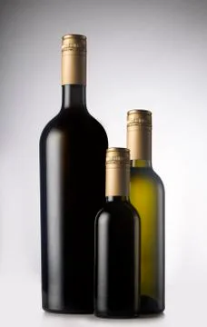Different wine bottles with pilfers Stock-Illustration