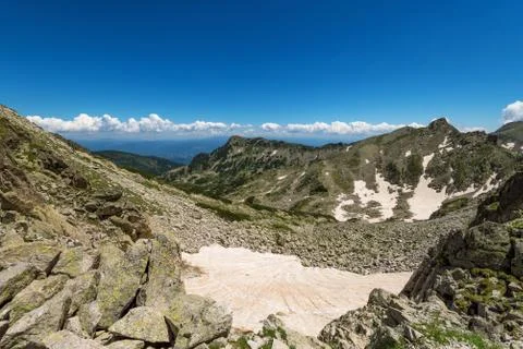 Difficult hiking trail going uphill through the rocks, Pirin mountains, Bulga Stock-Fotos