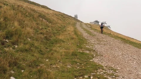 Difficult mountain climb and cyclist woman pedaling with tenacity 스톡 동영상 116433987