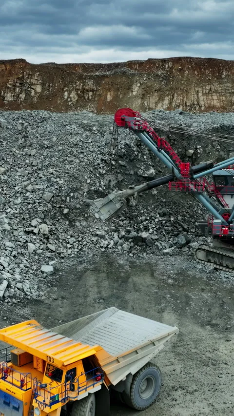 Difficult road work, severe weather conditions disrupting large truck loading Video stock 321972286